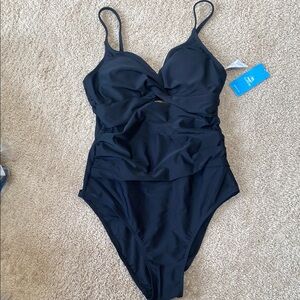 Cupshe Black One-Piece Swimsuit with Ruched Sweetheart Neckline